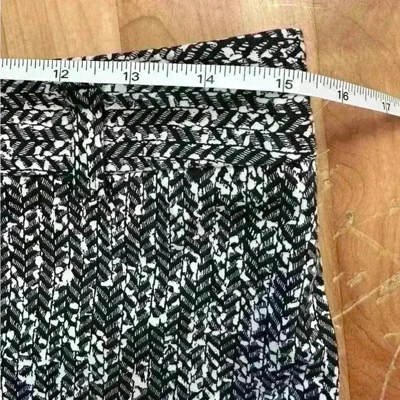 Like new Express Shorts Sz 4 - Picture 3 of 5